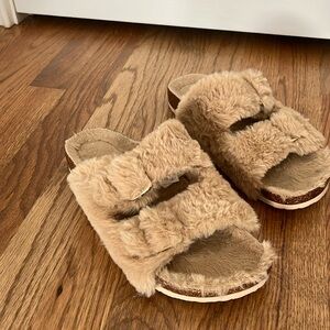 Women’s furry slides/ slippers. Size 8